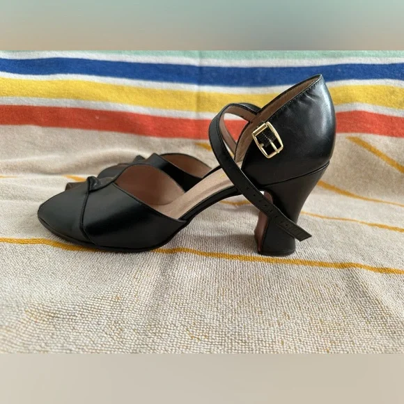 Capezio Heels - Black, Size 7.5 - Picture 3 of 10